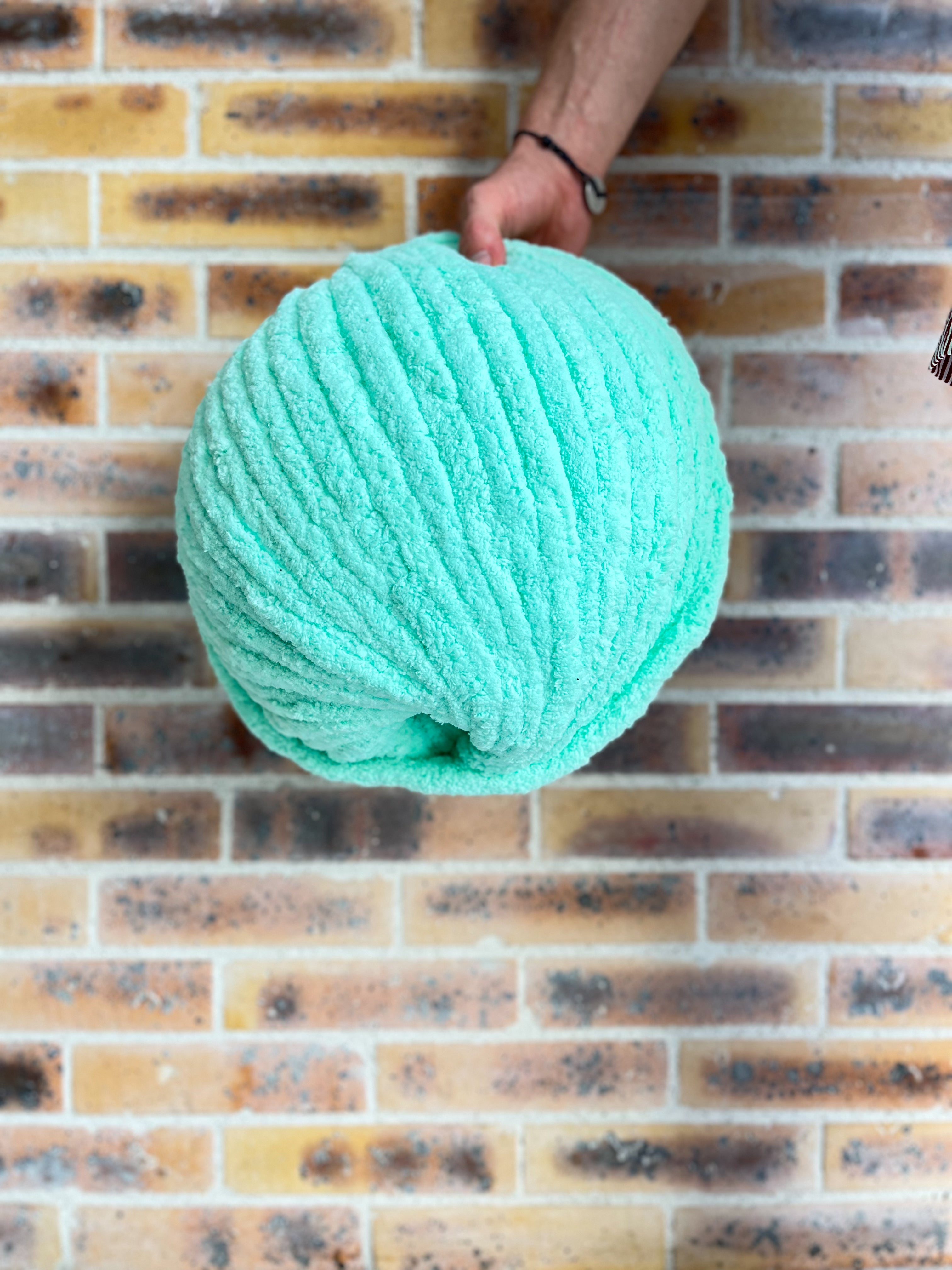 Bobine d'1 kg de fil chenille velours coloris Bleu glacé — Noly Yarn