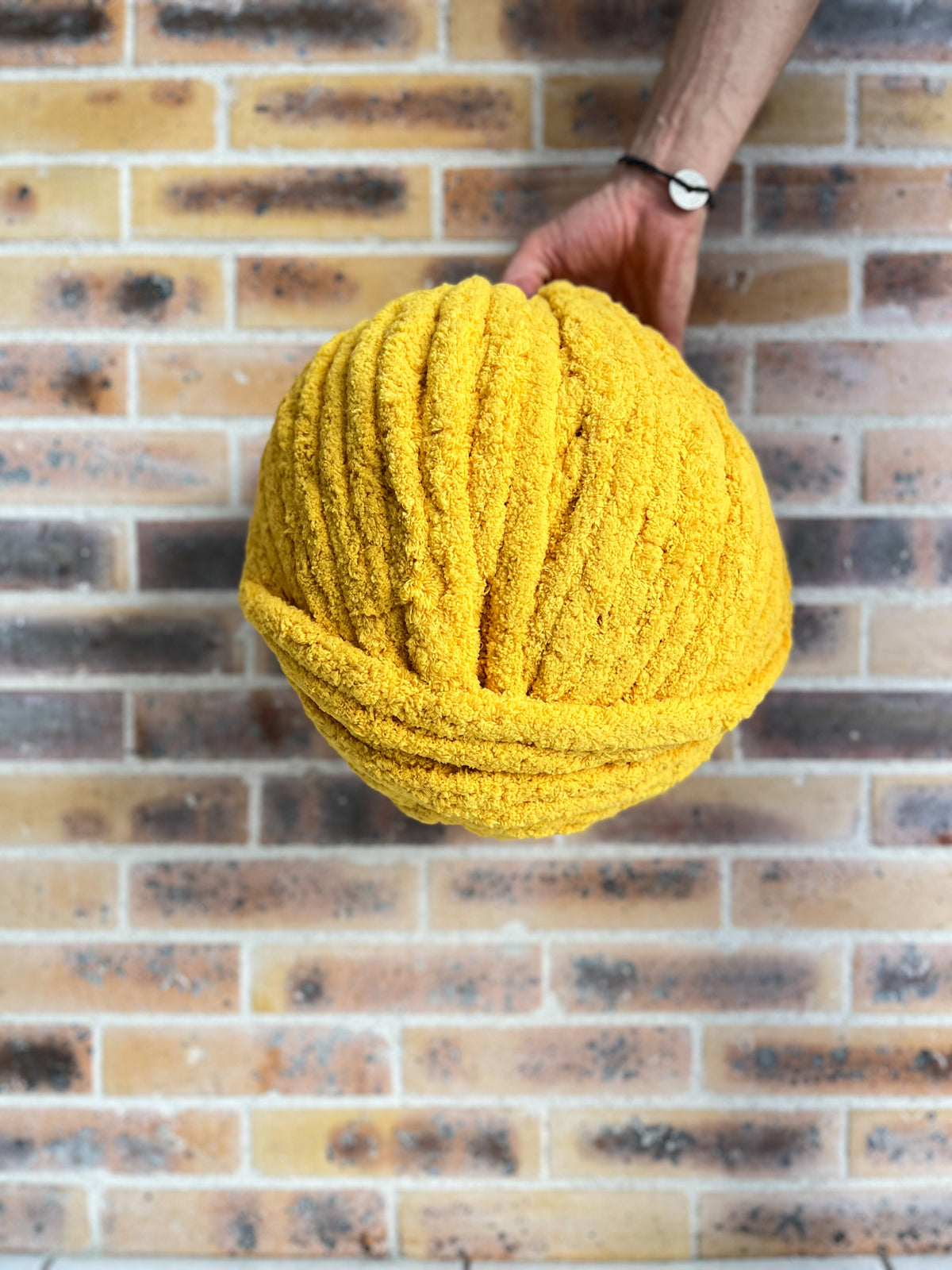 Bobine d'1 kg de fil chenille velours coloris Moutarde — Noly Yarn