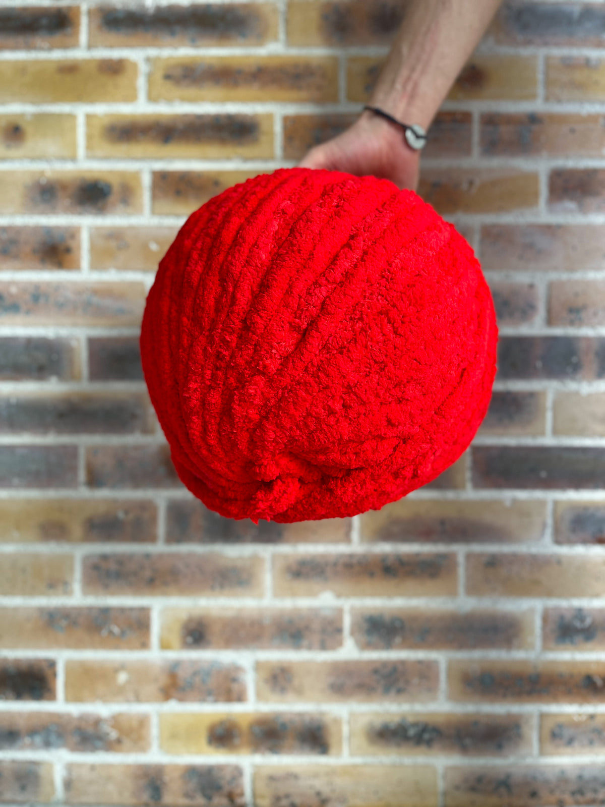 Bobine d'1 kg de fil chenille velours coloris Rouge vif — Noly Yarn